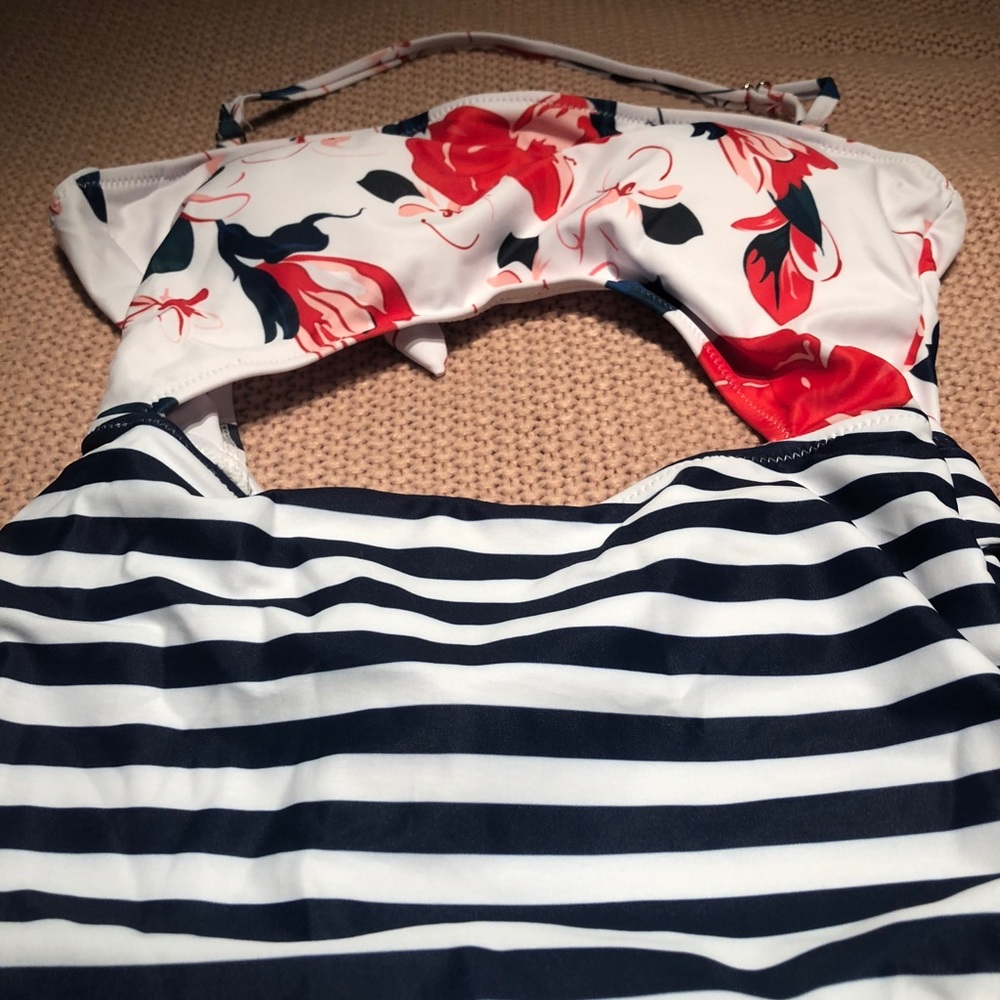 CLEARANCE // bathing suit cutout one-piece - Picture 4 of 8